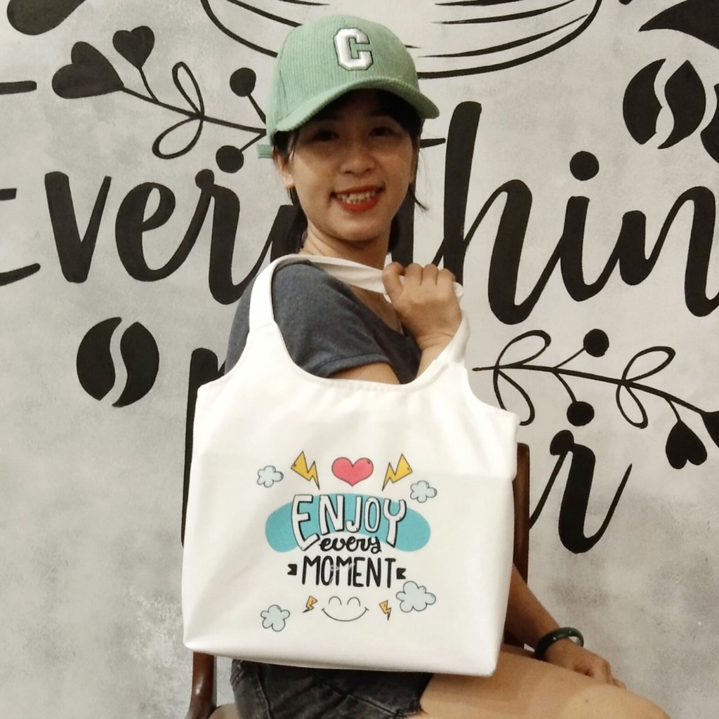 Túi tote, vải canvas 100% poli cao cấp, phong cách thời trang ulzzang, có khoá miệng xịn xò ENJOY EVERY MOMENT mã K26