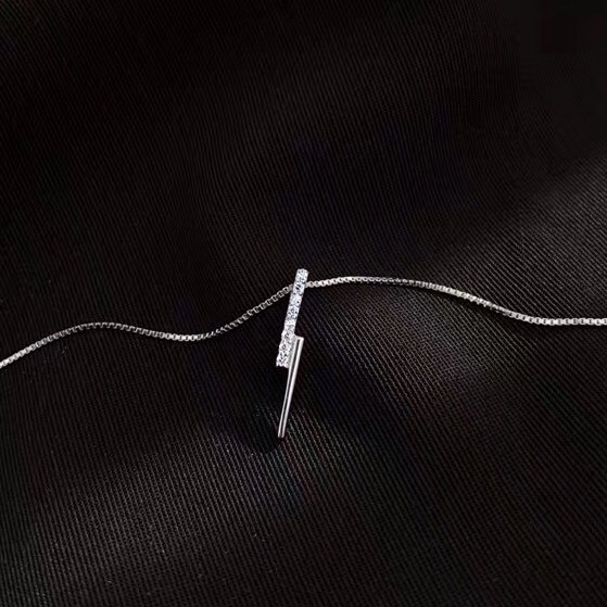 Dây chuyền nữ mạ bạc 925 hình tia chớp thanh mảnh nhẹ nhàng sang trọng trang sức CINLA DC009