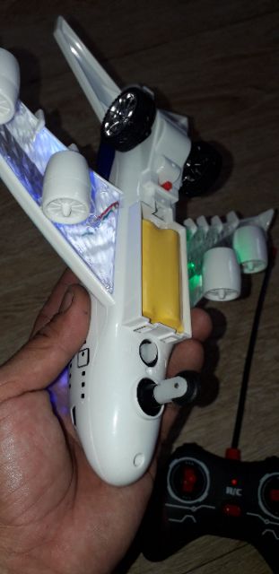 Máy bay mô hình chạy 4 hướng có nhạc và đèn Led rất đẹp (kèm PIN sạc và PIN tiểu AA)