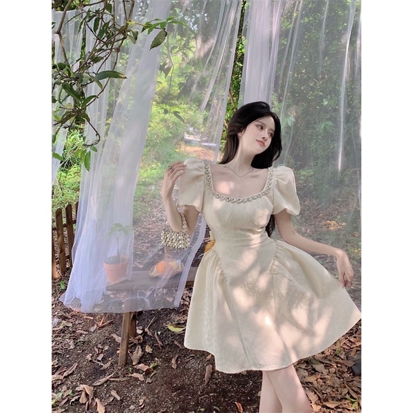 Đầm Váy Liền Ngắn Nữ Thiết Kế Dáng Xoè Công Chúa Đính Đá Ở Cổ Phong Cách Tiểu Thư Màu Trắng Hàng Quảng Châu Cao Cấp