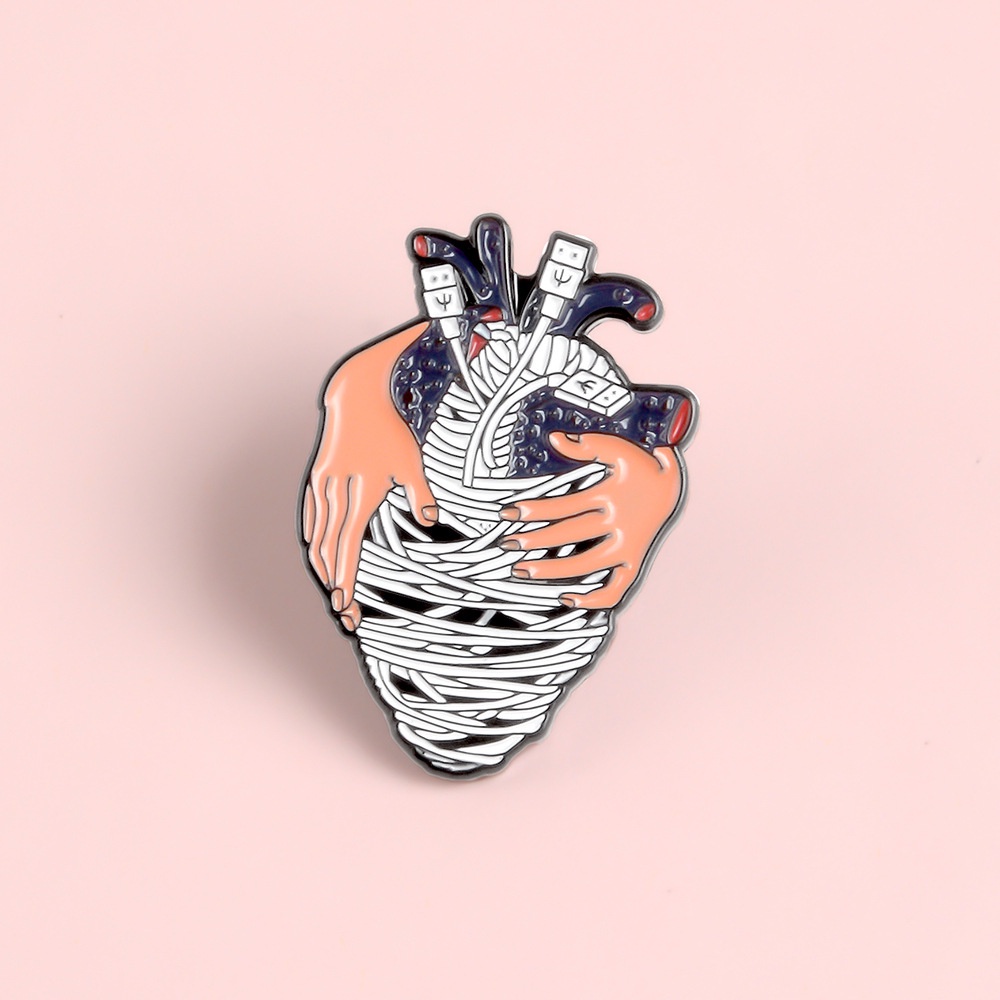 Huy Hiệu Cài Áo Hình Trái Tim Cáp Dữ Liệu Sáng Tạo