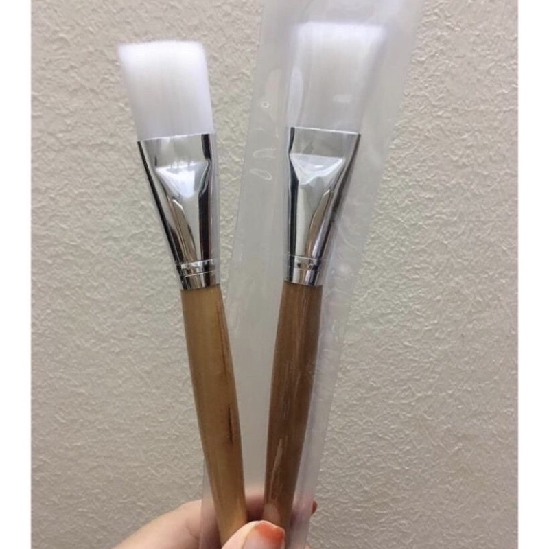 Cọ đắp mặt cán gỗ dùng trong spa tmv