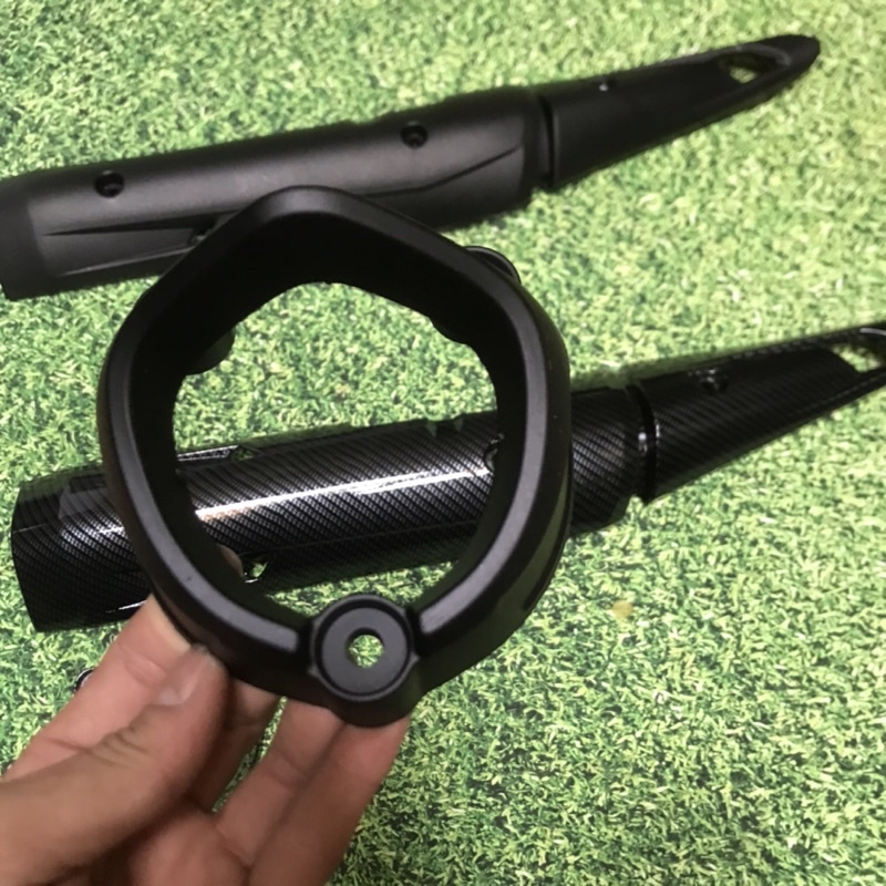 Ốp pô và chụp đích pô xe EX 150 giả zin màu đen-Cacbon