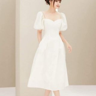 Đầm trắng tay phồng phối đan dây