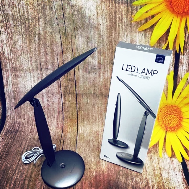 Đen lad hình chiếc thuyền buồm