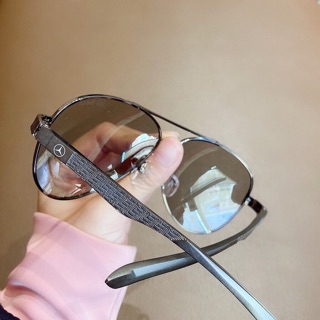 Kính đổi màu Mec phom ôm