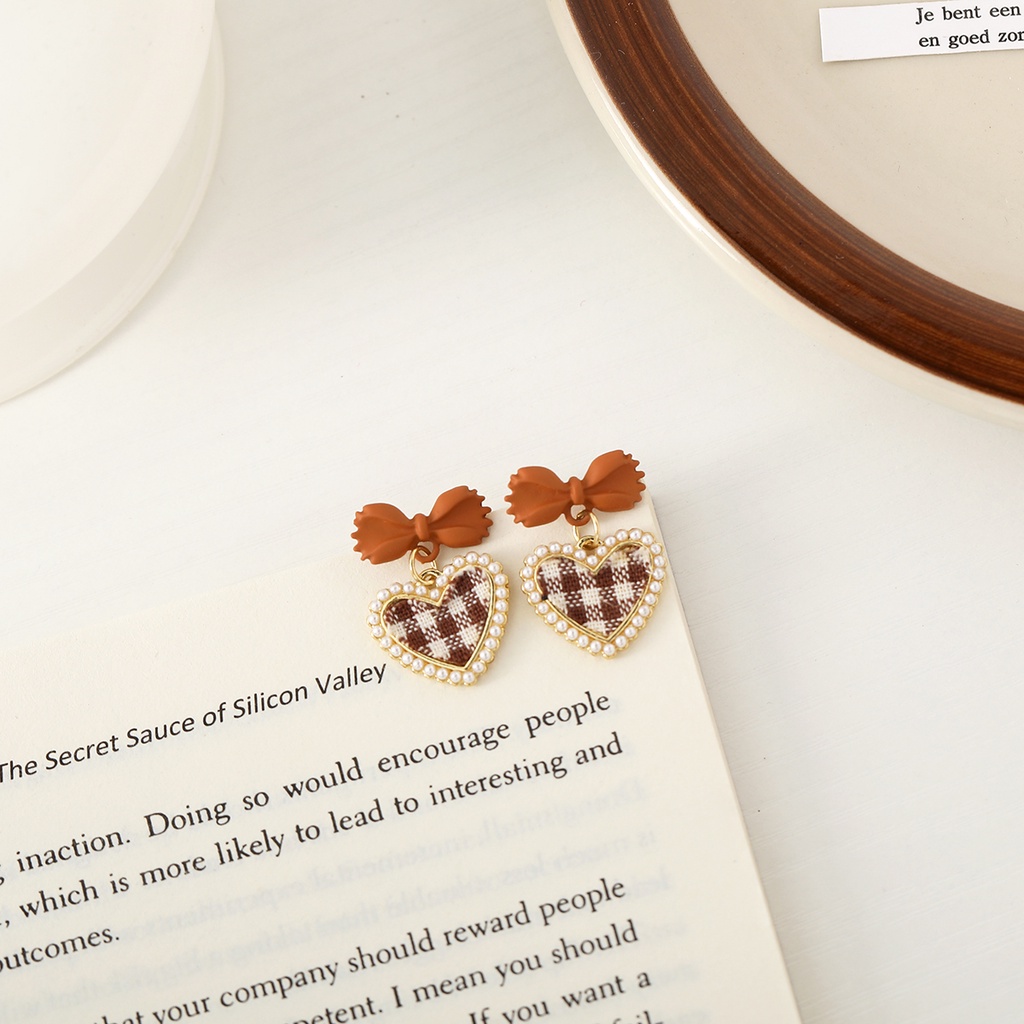 Khuyên tai kẹp không bấm lỗ chốt cố định K028 bằng hợp kim phủ màu hình trái tim sọc caro dáng midi Leous Accessories