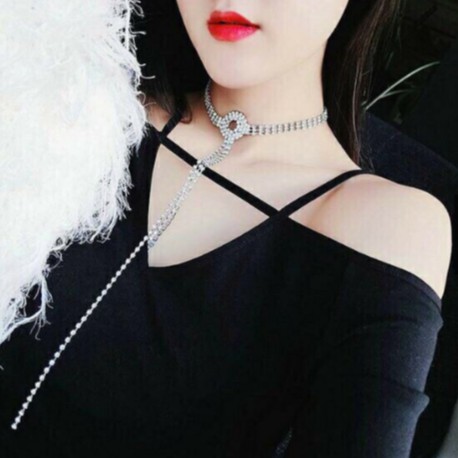 Choker Khoen Tròn Thanh Rơi Tua Rua Đính Đá Nạm Mặt Lấp Lánh Phối Áo Dây, Áo Hở Vai Các Kiểu Nổi Bật Đa Phong Cách Savvy
