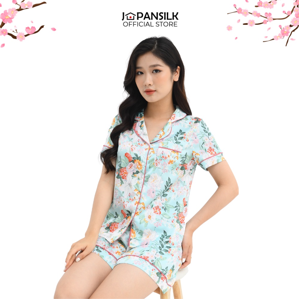 Đồ ngủ bộ Pijama lụa mặc ở nhà JAPAN SILK, áo cộc quần đùi họa tiết hoa loa kèn trắng nền xanh nhẹ dịu tươi mát BC047