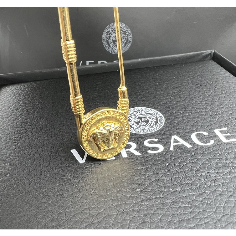 Ghim An Toàn VERSACE Mới 2022
