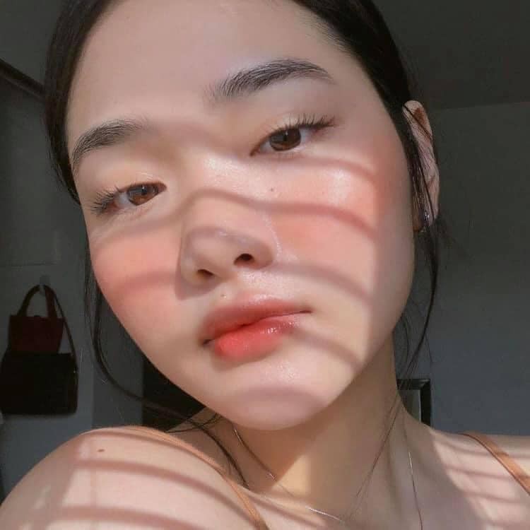 Má Hồng Kem Glossier Cloud Paint màu Dawn (cam đào)