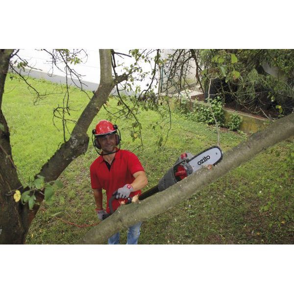 MÁY CƯA CÀNH CÂY TRÊN CAO DẠNG LƯỠI XÍCH HIỆU OZITO EPP-750 MỚI 100% CHÍNH HÃNG NHẬP KHẨU ÚC