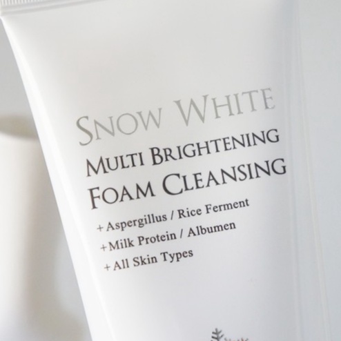 Sửa rửa mặt dưỡng ẩm, trắng da thu nhỏ lỗ chân lông Beauty Recipe Snow White Multi Brightening Foam Cleansing 180g x 2 tuýp