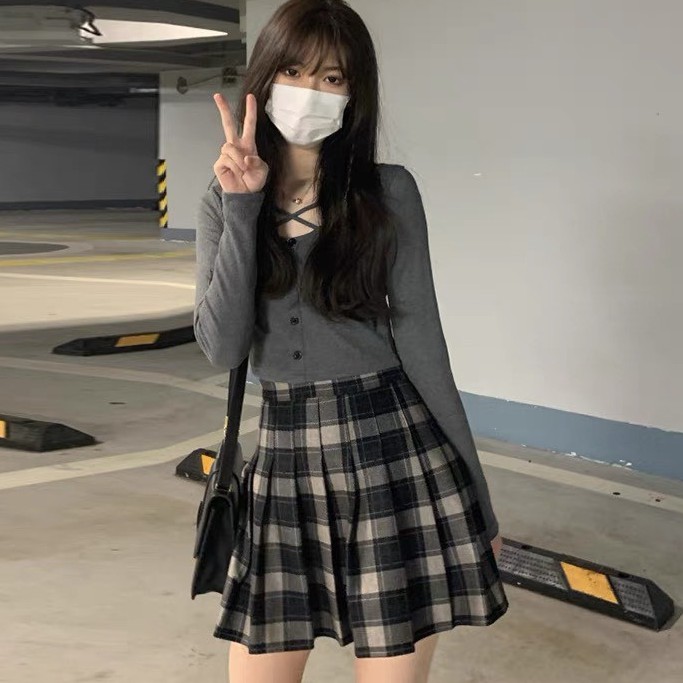 Set ulzzang áo croptop dài tay dây ngực chéo mix chân váy tennis dạ, Set áo len tăm kèm chân váy caro Hàn Quốc