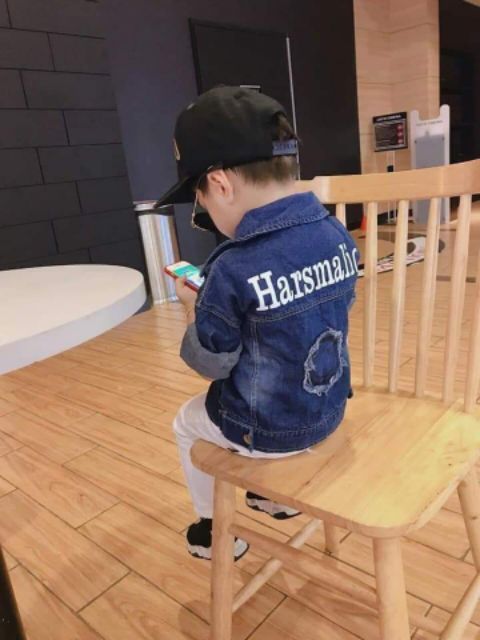 Ao khoát jean có nón trai.gai đều mặc được