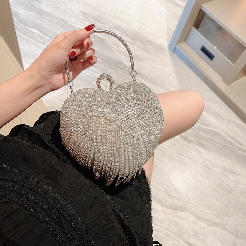 Clutch Trái Tim Tua Rua 475