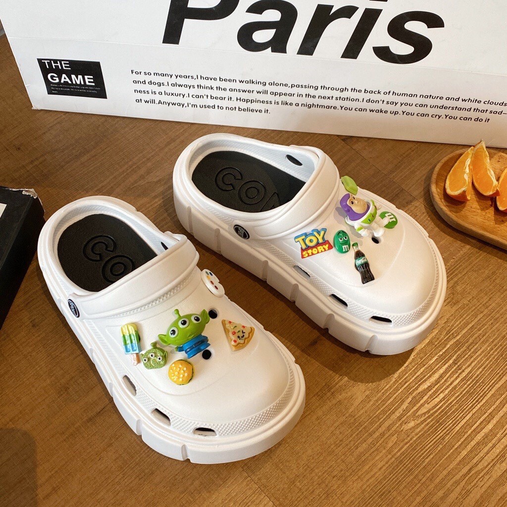 Dép Sục Crocs Đế Cao Hack Chân Đi Mưa Full Phụ Kiện Màu Xanh Trắng Đen kèm Sticker Hottrend 2022