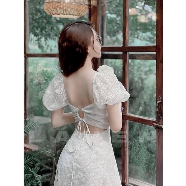 Váy trắng thêu ren nổi