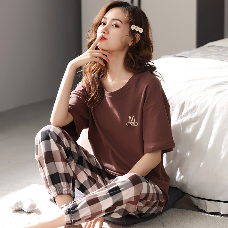 Bộ Đồ Ngủ Áo Thun Cotton Tay Ngắn + Quần Dài Kẻ Sọc Thiết Kế Trẻ Trung Cho Nữ