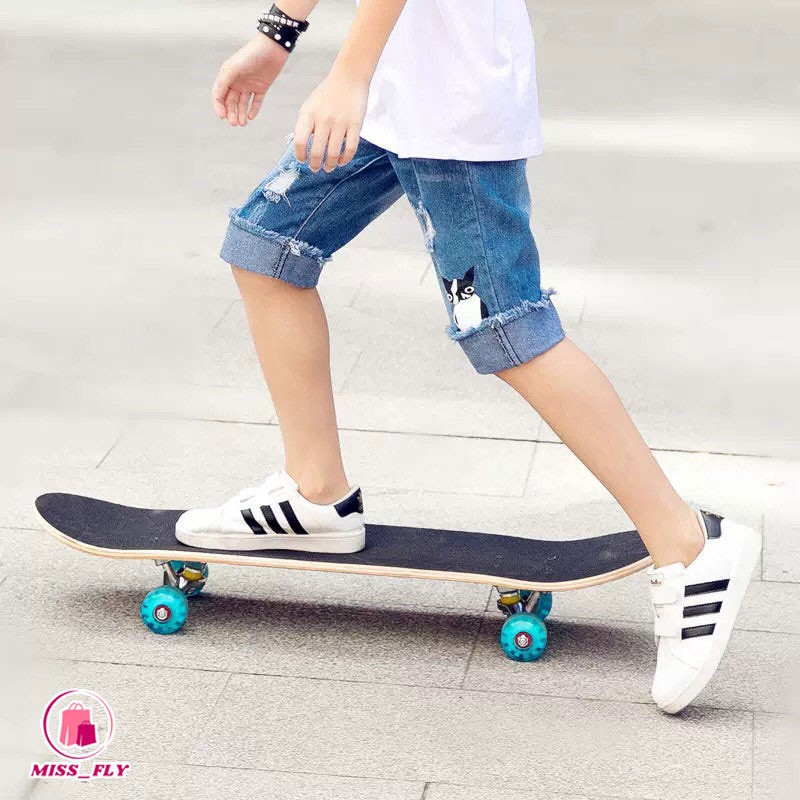 Ván Trượt Skateboard Thể Thao Phong Cách Bánh Xe Đèn Led Dành Cho Giới Trẻ - Ván Trượt Thể Thao Gỗ Phong 8 Lớp Mặt Nhám