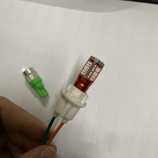 ĐUÔI CẮM ĐÈN DEMI - XI NHAN T10 (ĐUI ĐÈN XINHAN - giá 1 cái)
