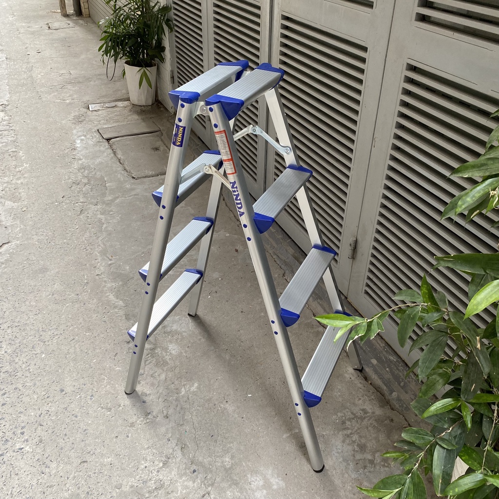 Thang Nhôm Gấp Chữ A Siêu Nhẹ NiNDA R04B - 4 Bậc chiều cao 1m- Hàng Chính Hãng