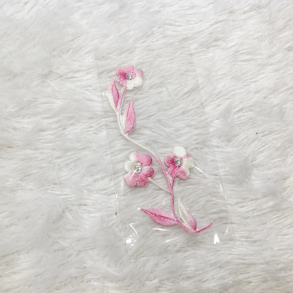 Hoa thêu cành mai đính đá chỉ lan nhiều màu kết trang phục dễ thương