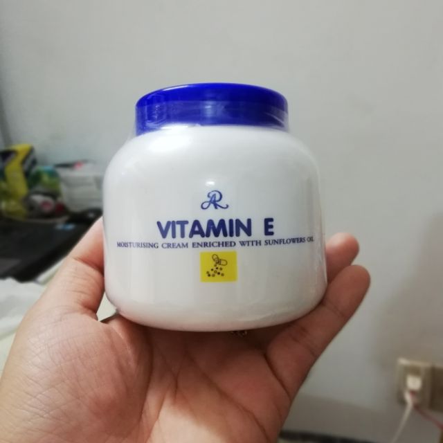 Kem dưỡng ẩm vitamin e aron thái lan