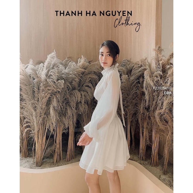 Đầm xòe trắng có lót hở lưng tay dài phồng! 205k
