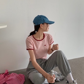 Áo Thun Croptop Thêu Trái Tim Viền Cổ Basic Style
