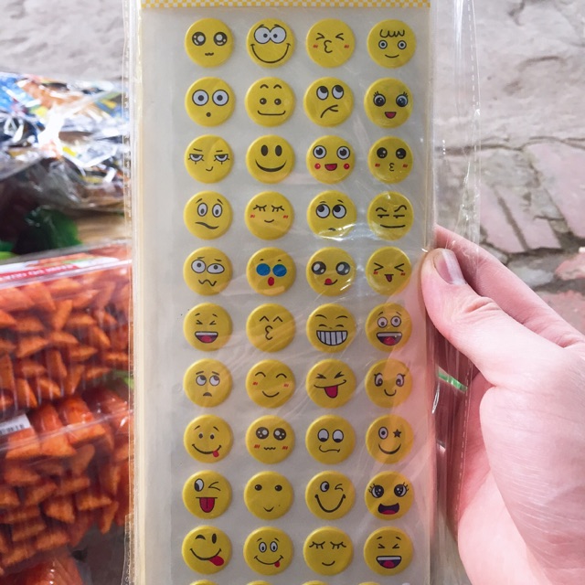 1 vỉ hình dán 50 mặt emoji