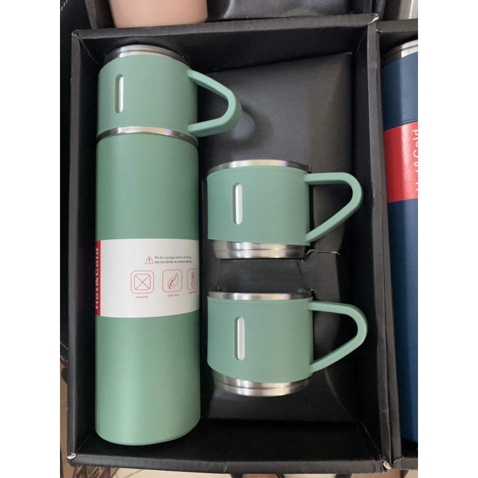 Hộp Bình giữ nhiệt tặng kèm 2 cốc 500ml  - Set bình 500ml 2 cốc HappyGift.com.vn