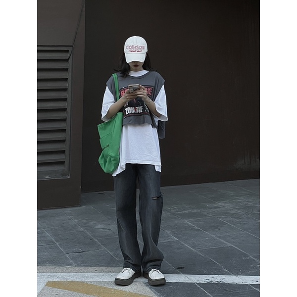 Quần Jean khói loang ống rộng rách một bên siêu chất | BigBuy360 - bigbuy360.vn