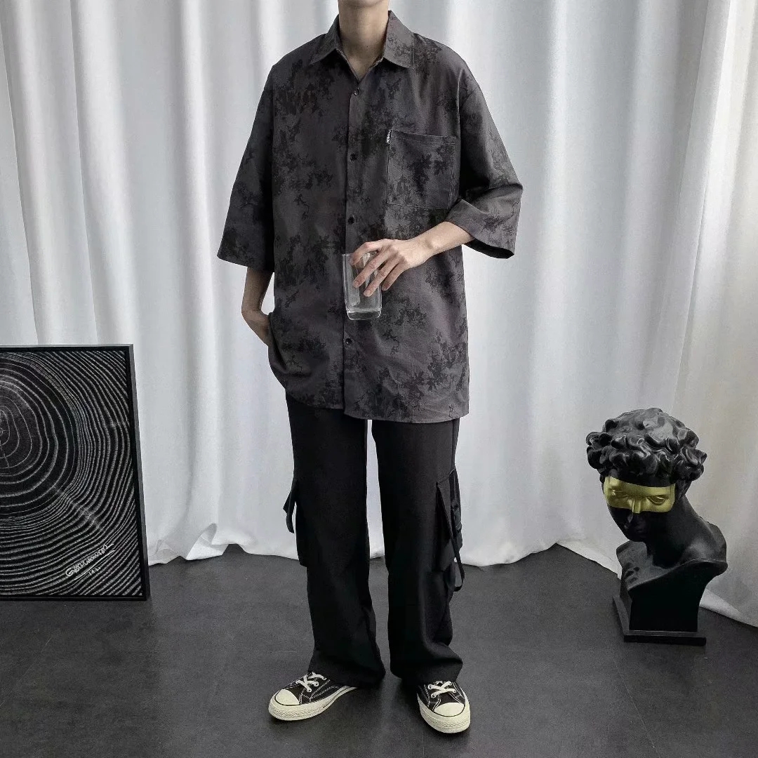 Áo sơ mi nam tay ngắn dáng rộng phong cách đơn giản. | BigBuy360 - bigbuy360.vn