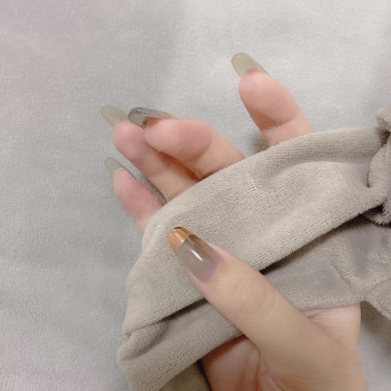 Bộ 24 móng tay giả màu trắng phối màu xám viền  SẴN KEO DÁN
