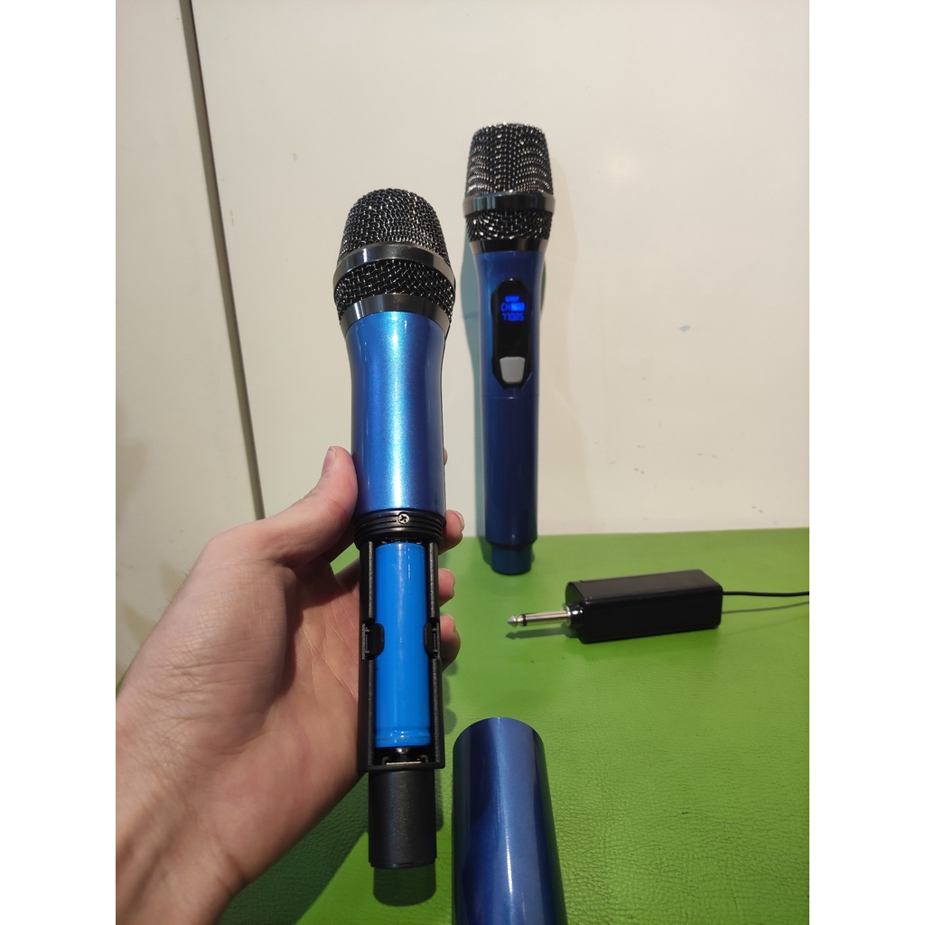 Micro hát karaoke chất liệu thép - míc hát chuyên nghiệp Ontekco Mu02 màu xanh đỏ không dây