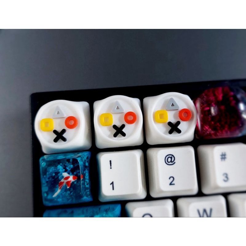 Keycap resin Playstation tone trắng trang trí bàn phím cơ gaming