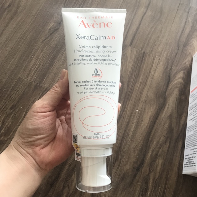 Kem dưỡng giảm khô ngứa cho da khô Avene XeraCalm AD 200ml Avene Mẫu Mới
