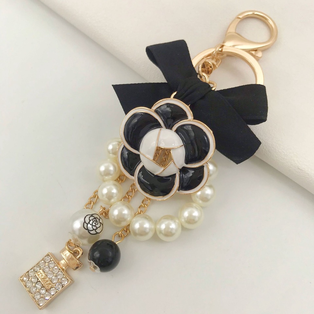 Móc Khóa Kim Loại Hình Hoa Trà Đính Ngọc Trai Thời Trang