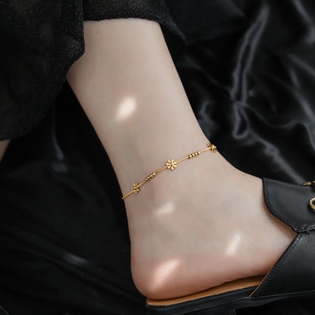 Lắc chân nữ titan xích vuông nhỏ phối bông hoa và bi tròn xinh xắn mạ vàng 18K không gỉ có màu bạc AK08