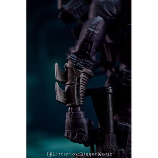Mô hình McFarlane The Grim Knight