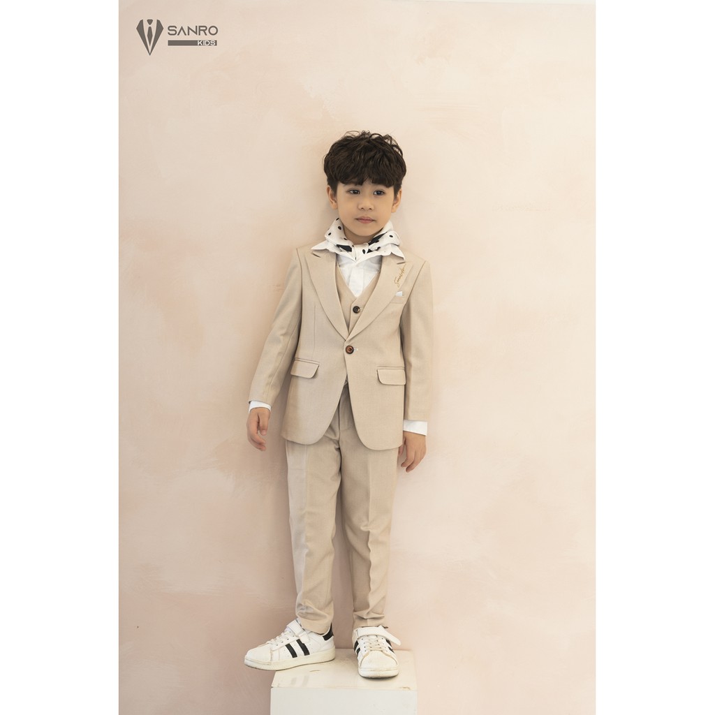 Vest bé trai màu kem thêu chữ