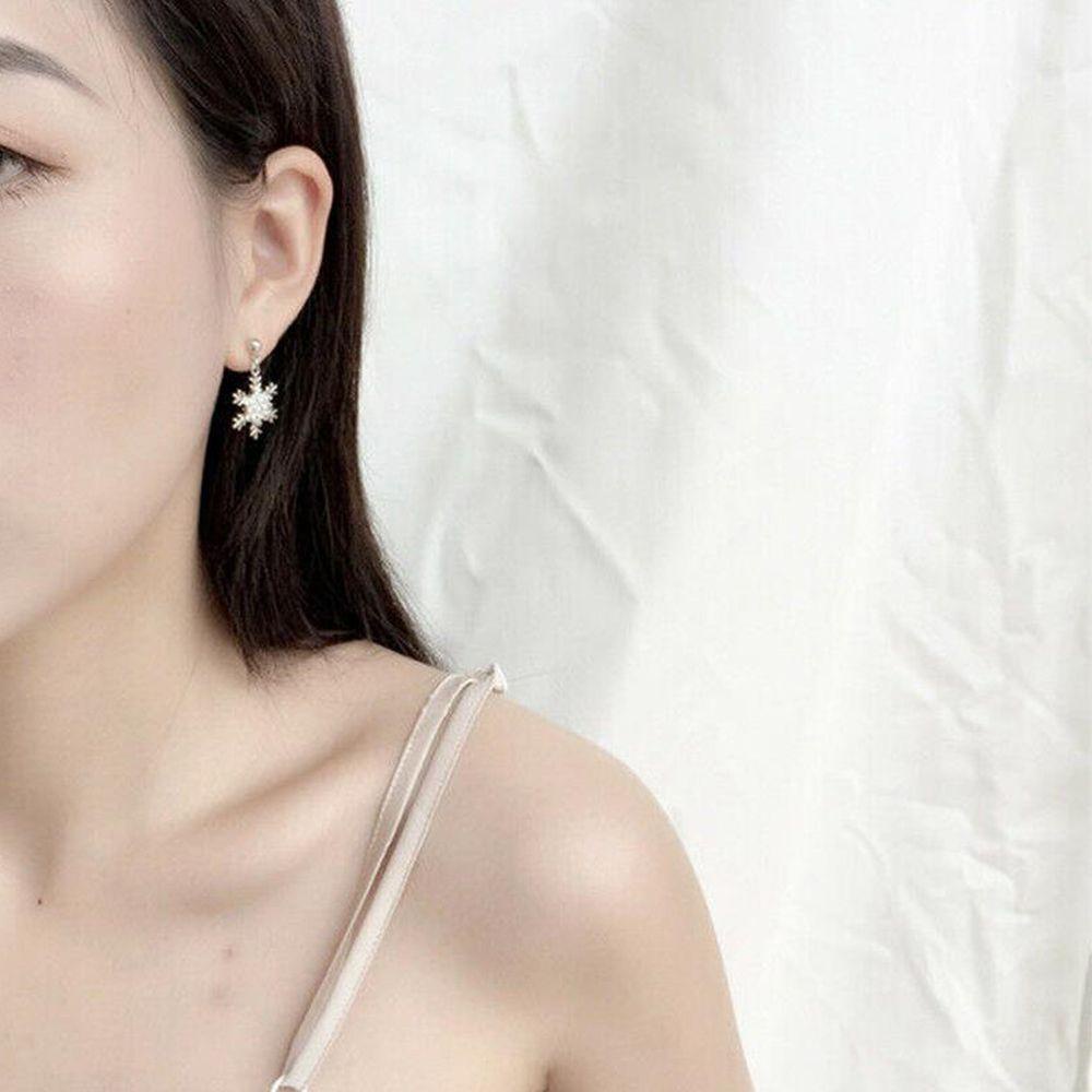 Bông Tai Hình Hoa Tuyết Đính Đá Zircon Phong Cách Giáng Sinh