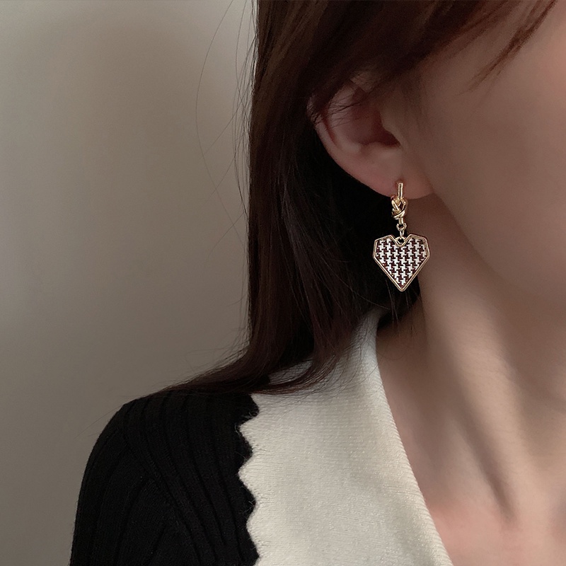 Khuyên tai hình trái tim mạ bạc 925 thời trang thu đông