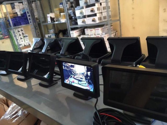 Màn hình đặt taplo ô tô để hiển thị camera ( loại đứng) | BigBuy360 - bigbuy360.vn