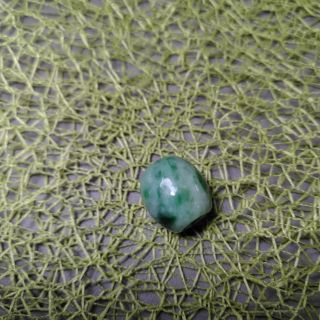 Mặt dây chuyền đá kiểu lu thống