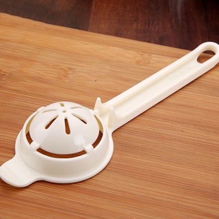 Dụng cụ tách lòng trắng trứng