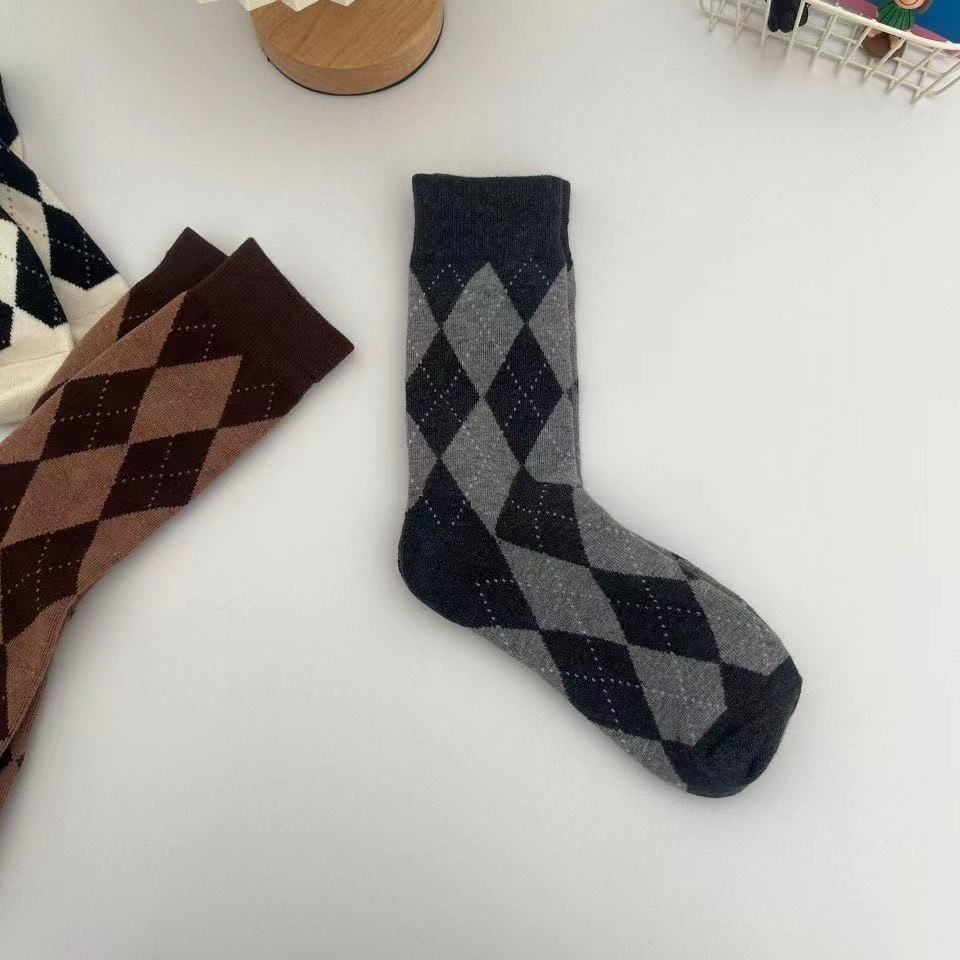 Tất Cổ Trung Họa Tiết Hình Thoi Trắng Đen Phong Cách Preppy Nhật Bản Cho Nữ