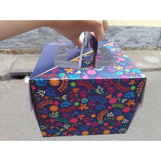 Hộp bánh kem giấy size 20*20*16cm - hộp kèm đế trắng - họa tiết ngẫu nhiên- [Set/10c]