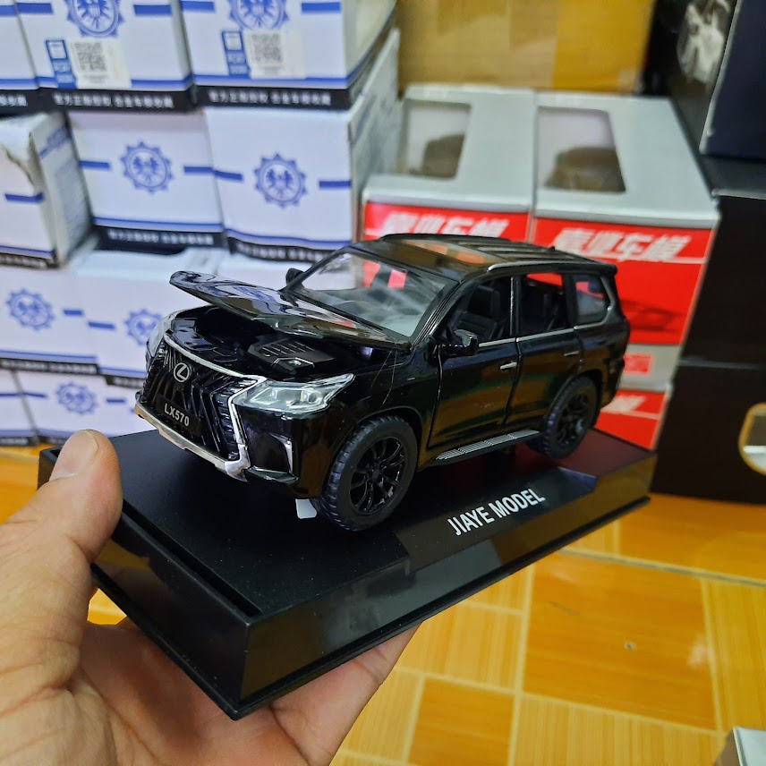 Xe ô tô LX570 tỉ lệ 1:32 màu đen, màu đồng mô hình bằng sắt mở các cửa có đèn và âm thanh